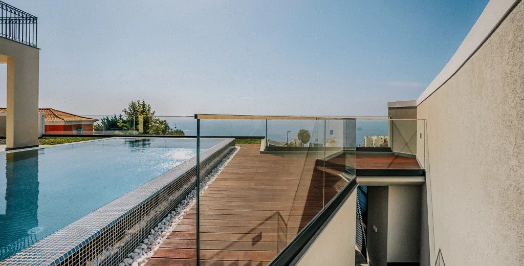 Espaço exterior com piscina na Maison Infini